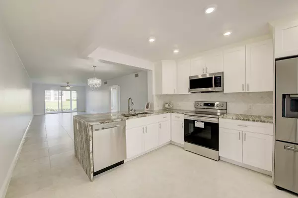 1037 Guildford C, Boca Raton, FL 33434