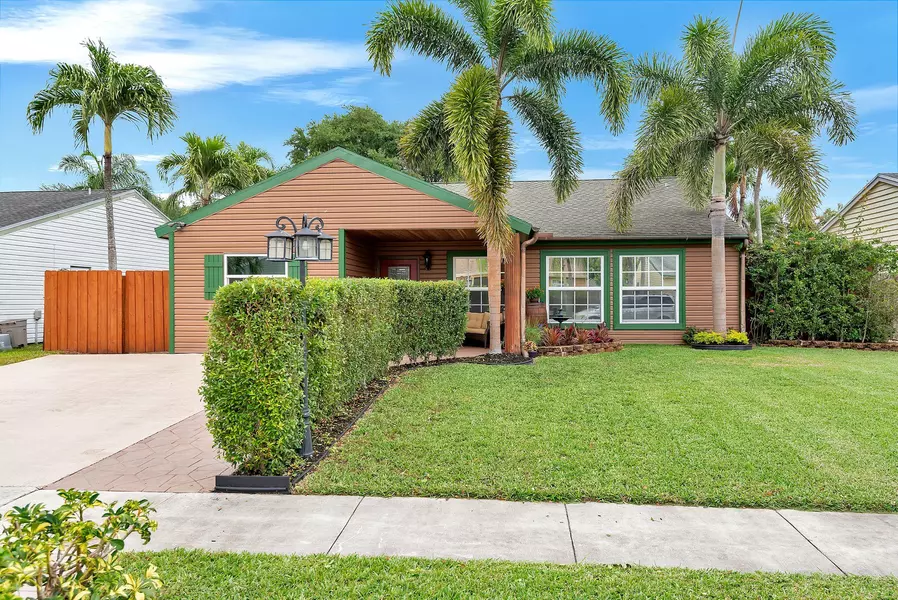 7827 Elwood DR, Lake Worth, FL 33467