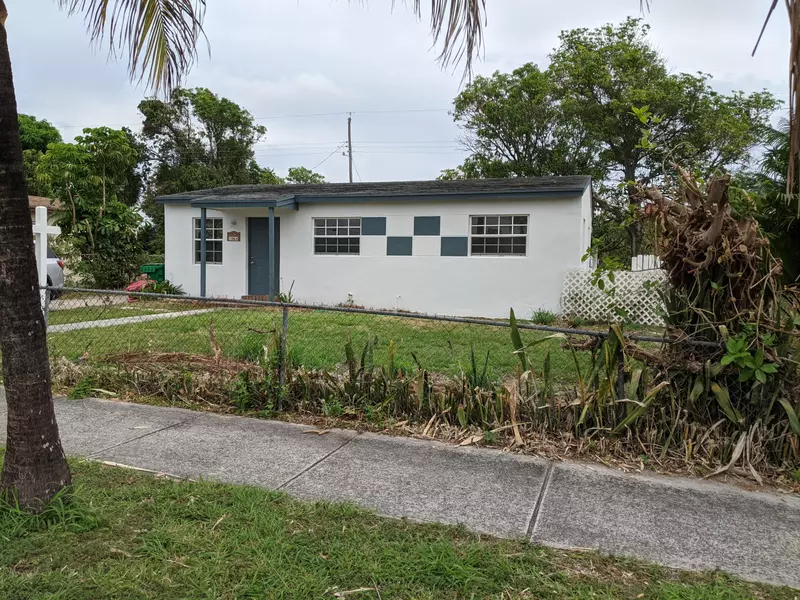 1064 W 27th ST, Riviera Beach, FL 33404