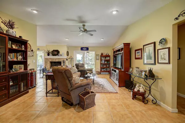 Port Saint Lucie, FL 34986,5805 NW Burri CT