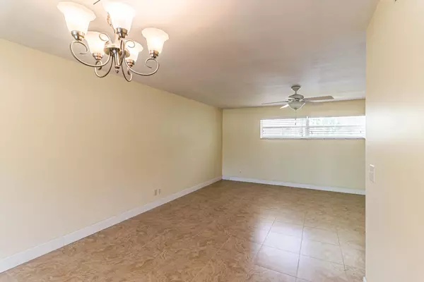 Boynton Beach, FL 33435,34 Colonial Club DR 102