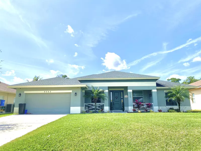 8565 SE Pinehaven AVE, Hobe Sound, FL 33455