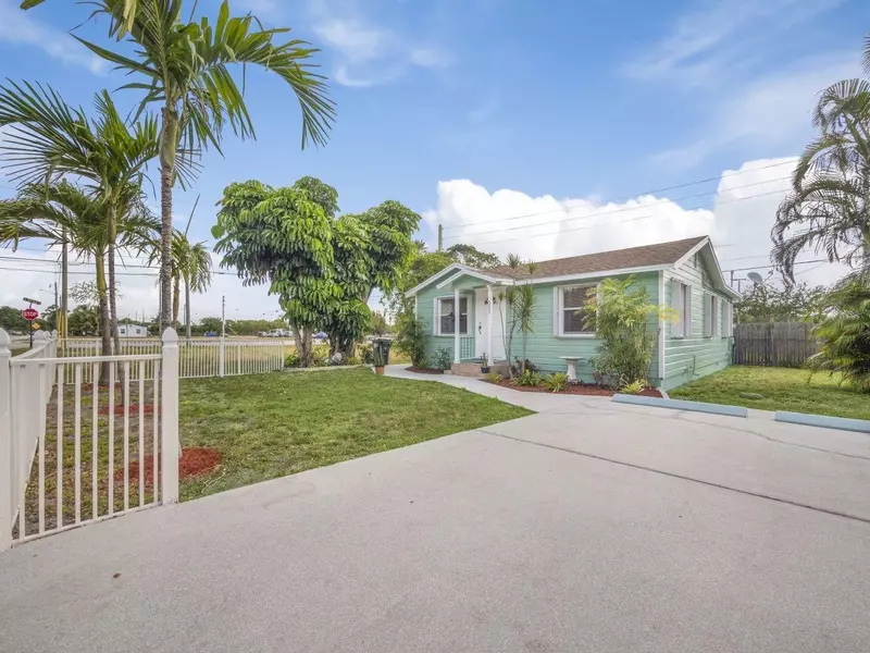 552 Jackson AVE, Greenacres, FL 33463