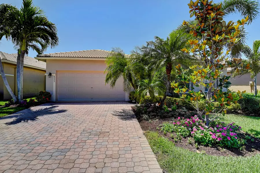 8225 Grand Messina CIR, Boynton Beach, FL 33472