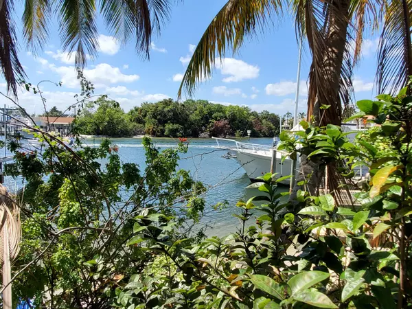 2103 Cove LN, North Palm Beach, FL 33408