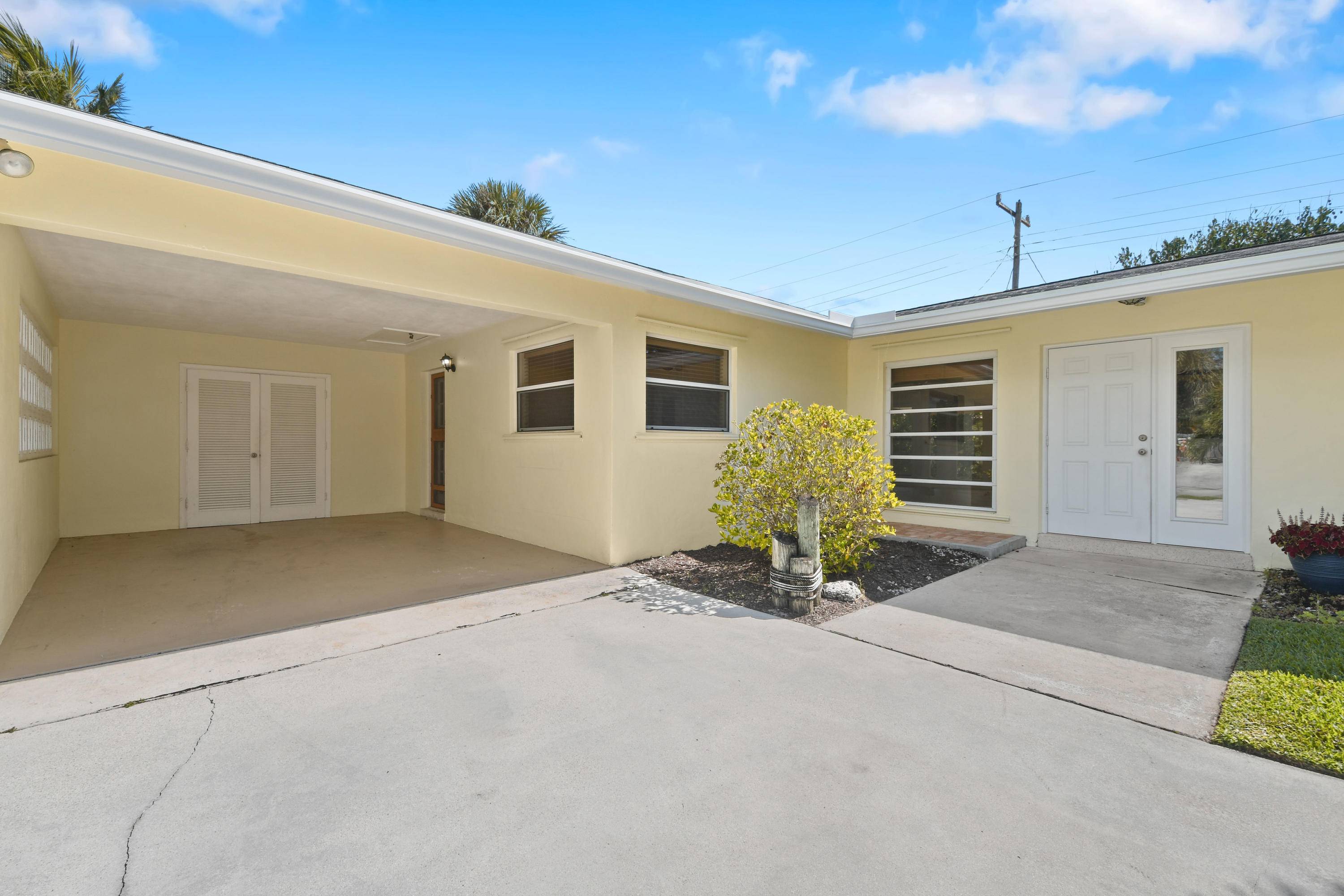 Tequesta, FL 33469,364 Mars AVE