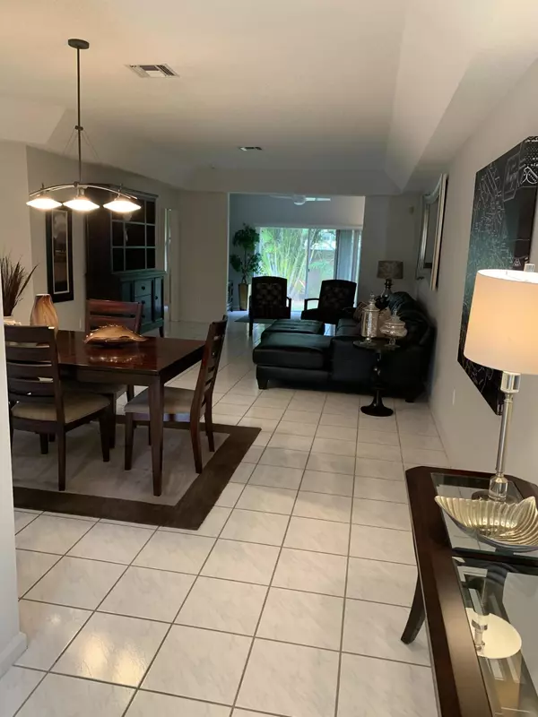 Boynton Beach, FL 33437,9880 Summerbrook TER B