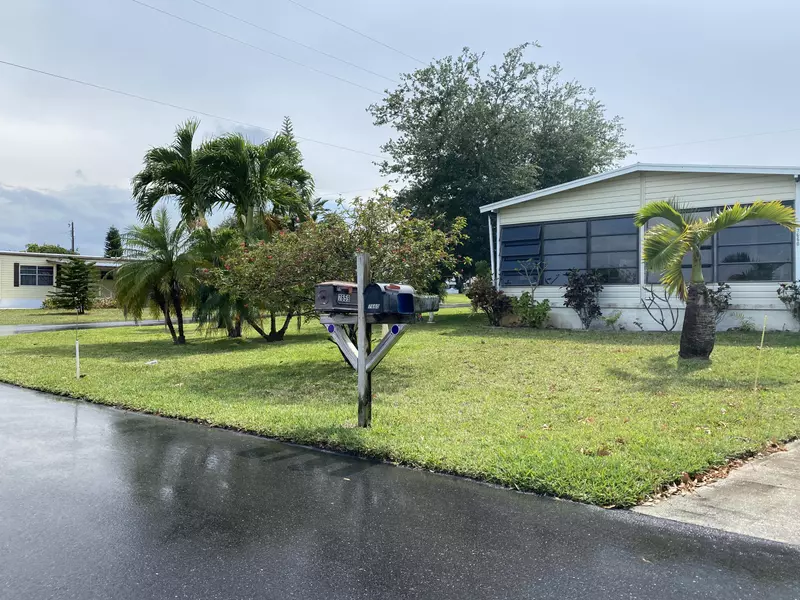 7660 SE Eagle AVE, Hobe Sound, FL 33455