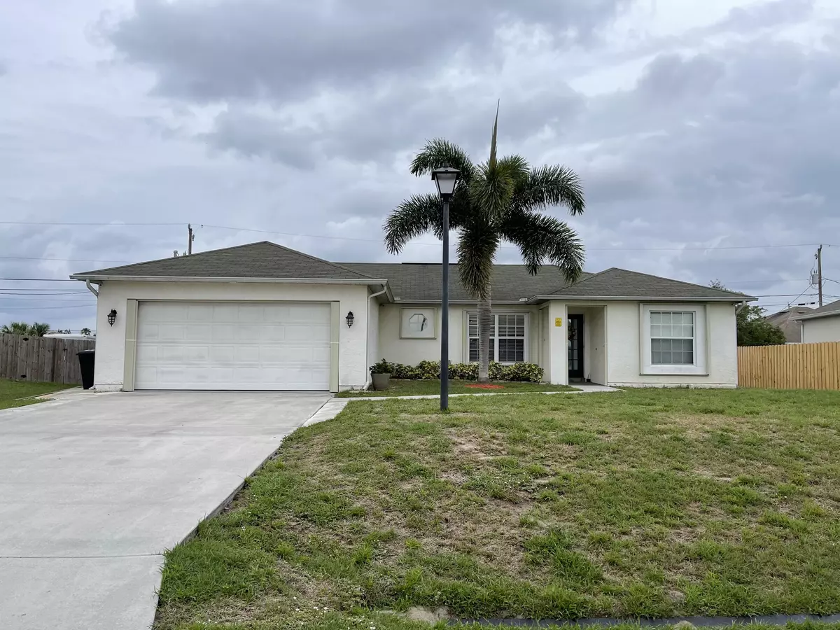 Port Saint Lucie, FL 34953,325 SW Hollyhock DR