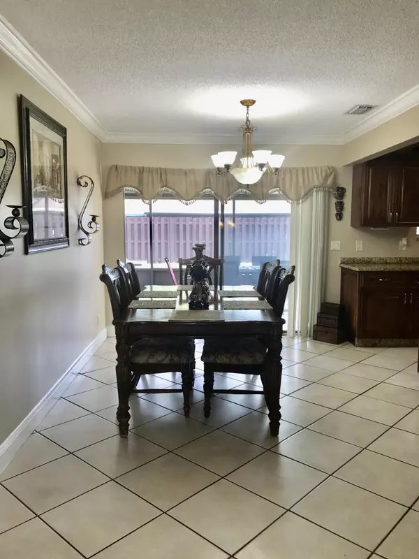 Lake Worth, FL 33463,5599 Cynwyd CIR