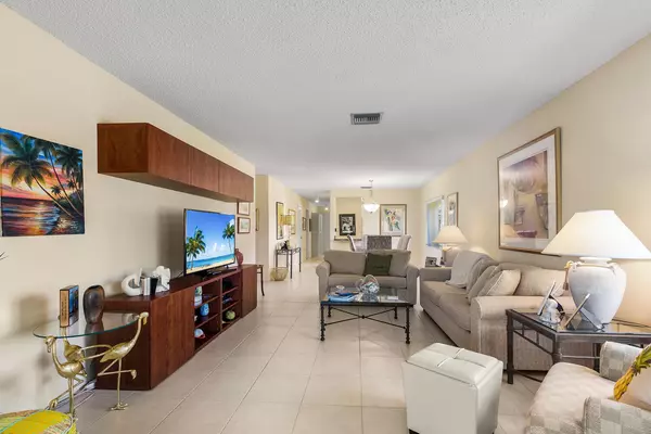 Delray Beach, FL 33484,5727 Spindle Palm CT B