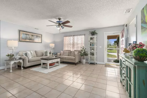 Jensen Beach, FL 34957,885 NE Vanda Terrado