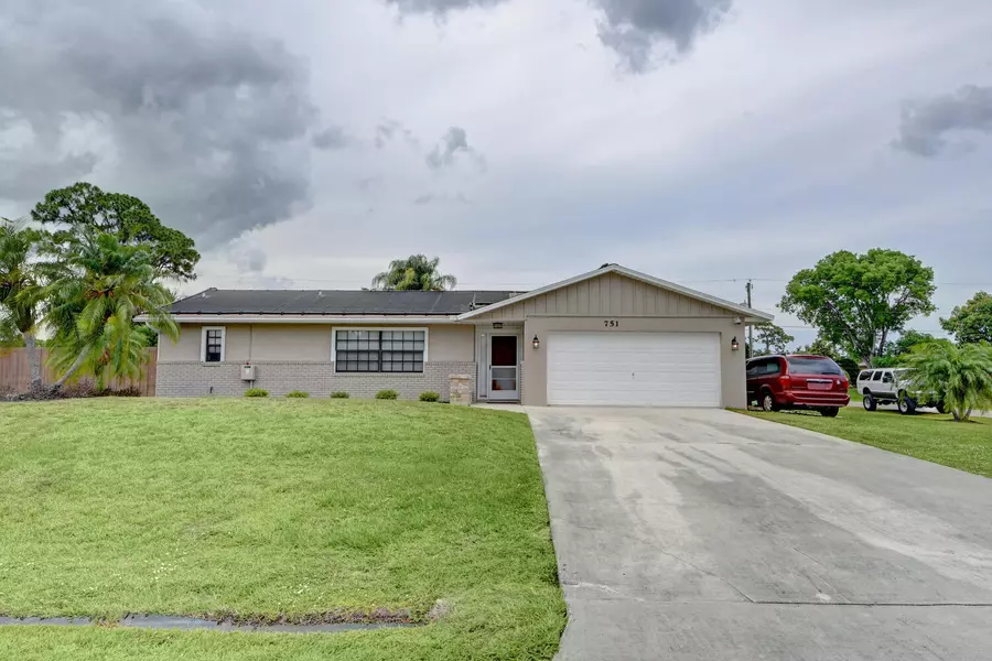 751 SE Evergreen TER, Port Saint Lucie, FL 34983