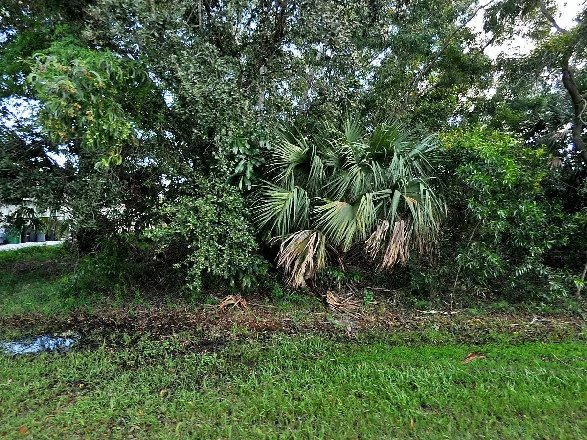 Port Saint Lucie, FL 34952,000 SE Merrill RD