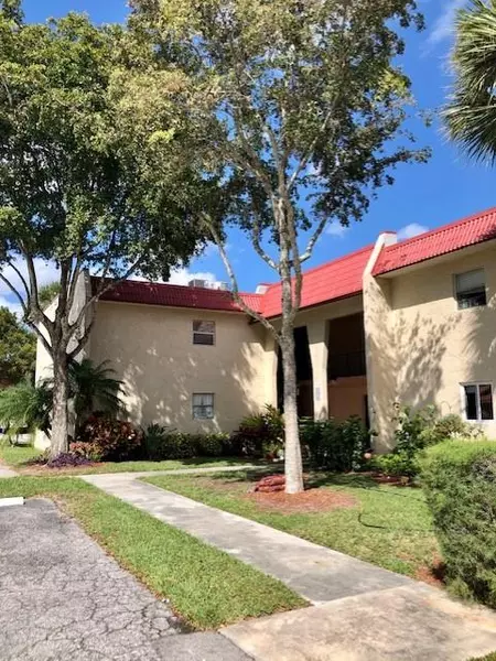 318 Lake Dora DR 318, West Palm Beach, FL 33411