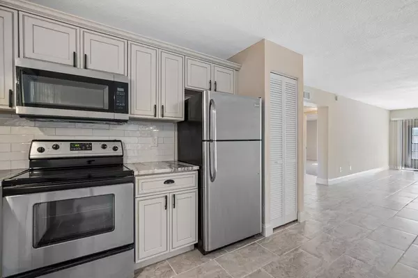 Jensen Beach, FL 34957,1258 NE 14th CT 9