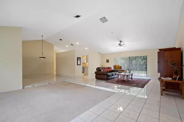 Boynton Beach, FL 33437,9535 Sun Pointe DR