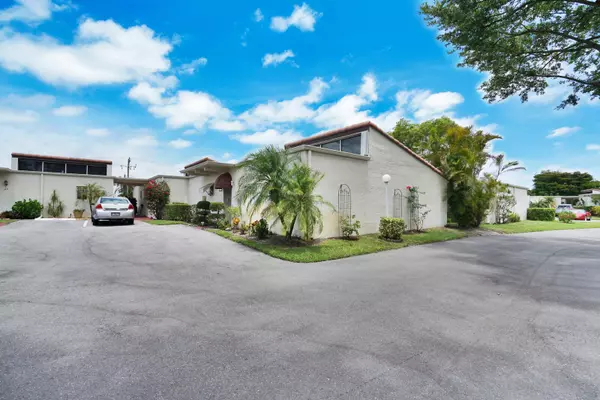 2671 Boundbrook BLVD 114, West Palm Beach, FL 33406