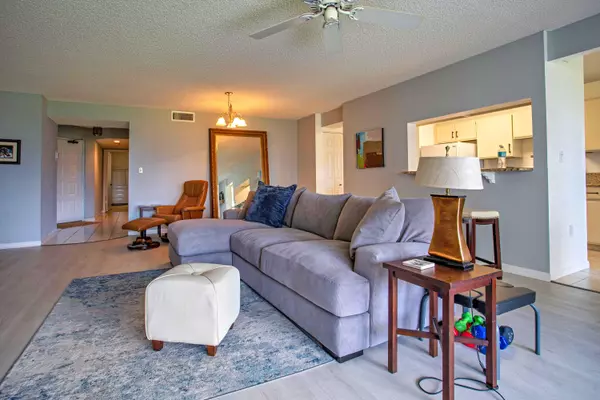 Hypoluxo, FL 33462,107 Half Moon CIR E1