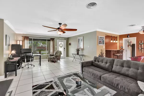 Plantation, FL 33317,6161 Pine TER