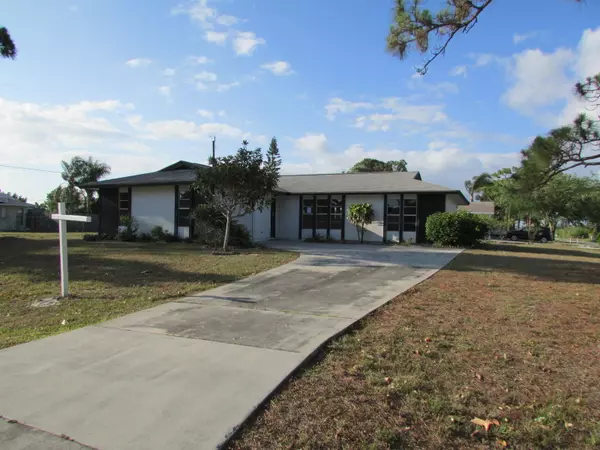 592 SW Todd AVE, Port Saint Lucie, FL 34983