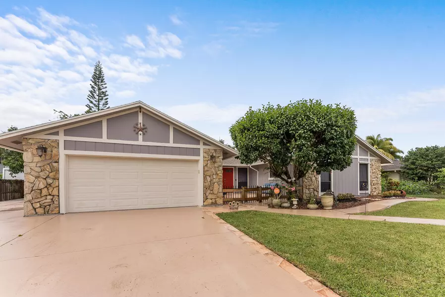 56 W Rubber Tree DR, Lake Worth, FL 33467