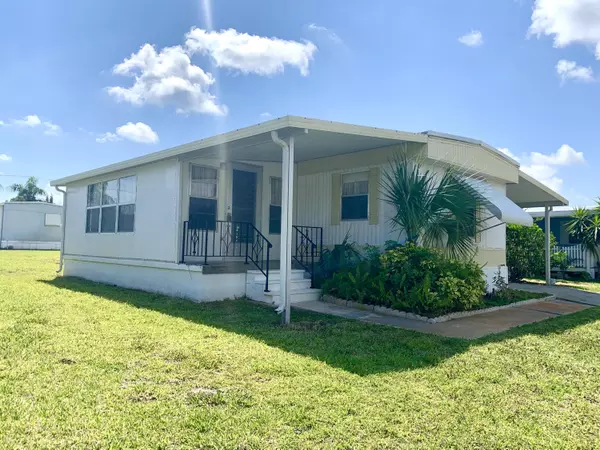 8063 SE Patriot AVE, Hobe Sound, FL 33455