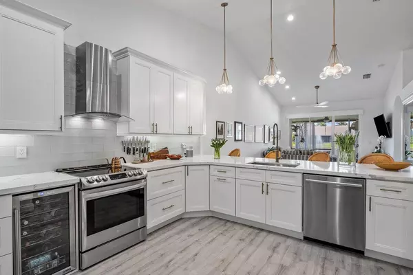 Hypoluxo, FL 33462,147 N Lakeshore DR 147