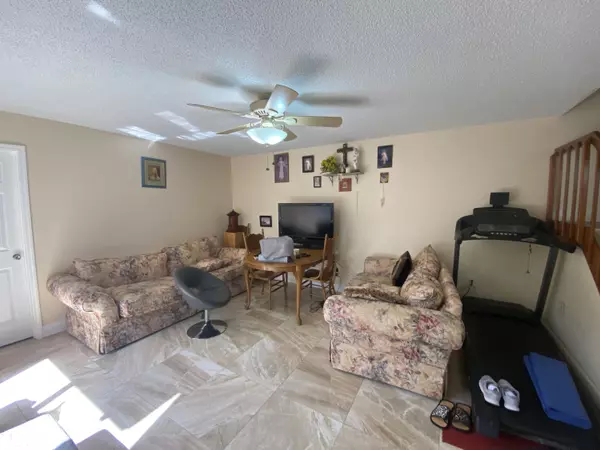 Greenacres, FL 33463,804 8th LN D