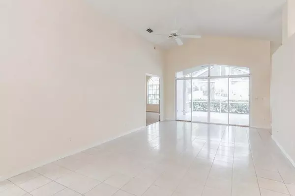 Port Saint Lucie, FL 34986,446 SW Fairway LNDG