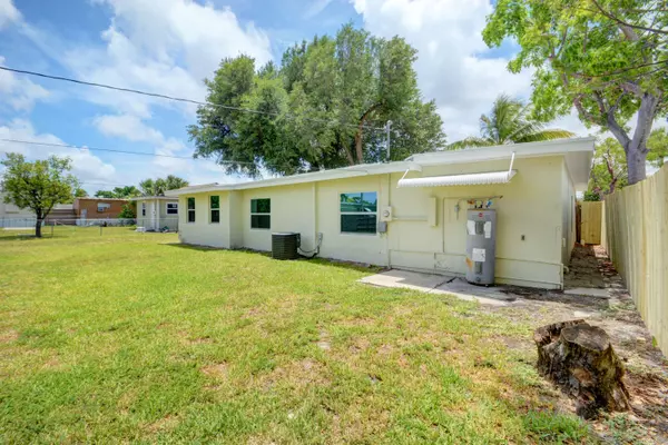 Lake Worth, FL 33461,8 S Price ST