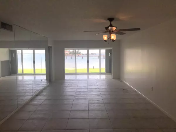 Riviera Beach, FL 33404,410 Wilma CIR 104