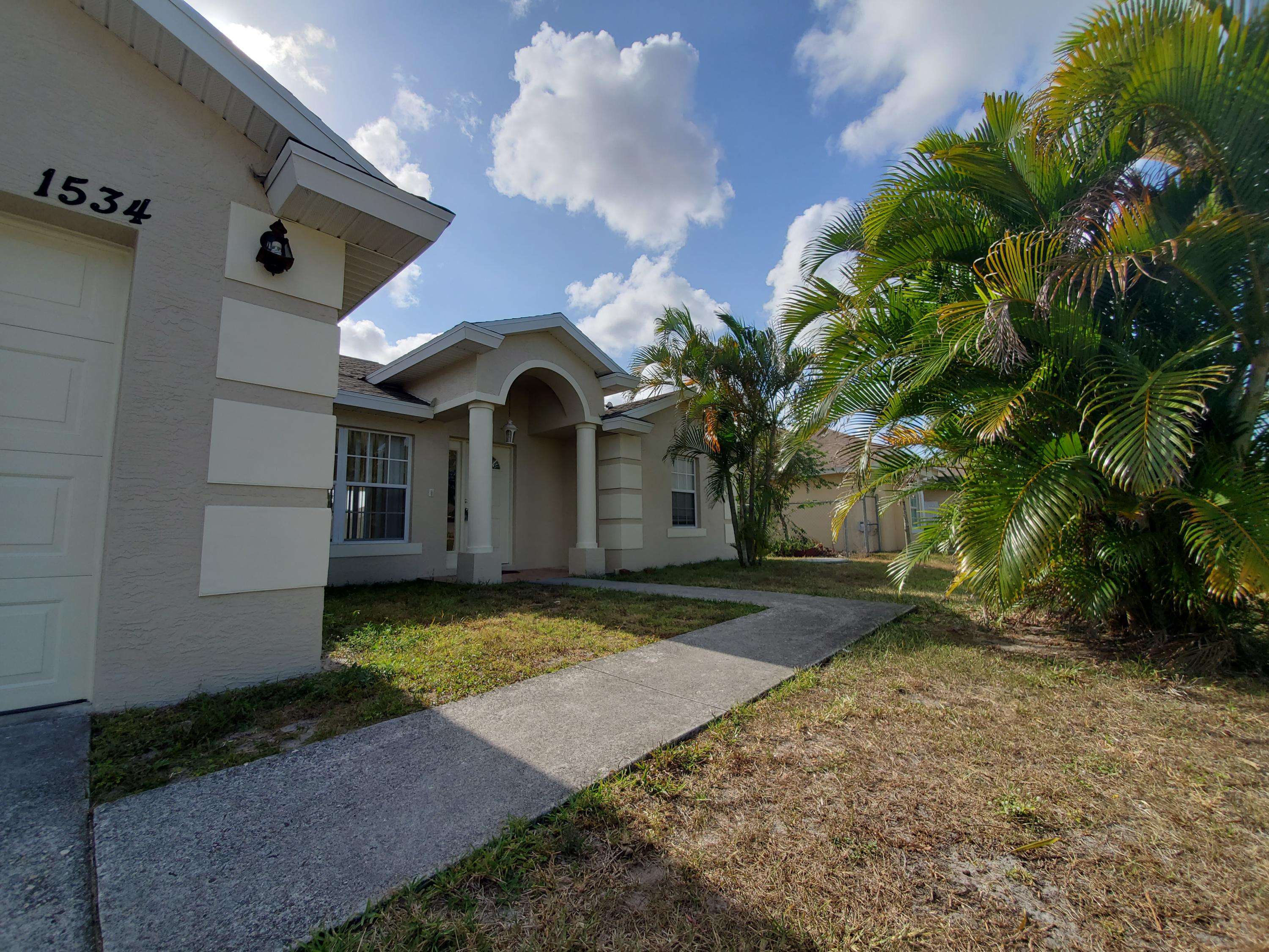 1534 SW SW Hutchins ST, Port Saint Lucie, FL 34983