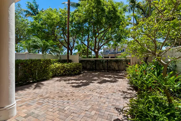 Boca Raton, FL 33487,5650 NE Trieste WAY