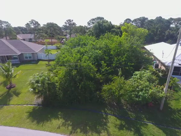 1625 SW Chicory TER, Port Saint Lucie, FL 34953