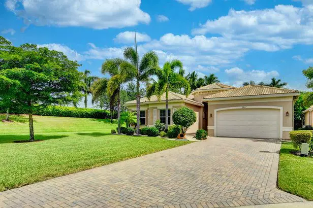 9867 Bluefield DR, Boynton Beach, FL 33473