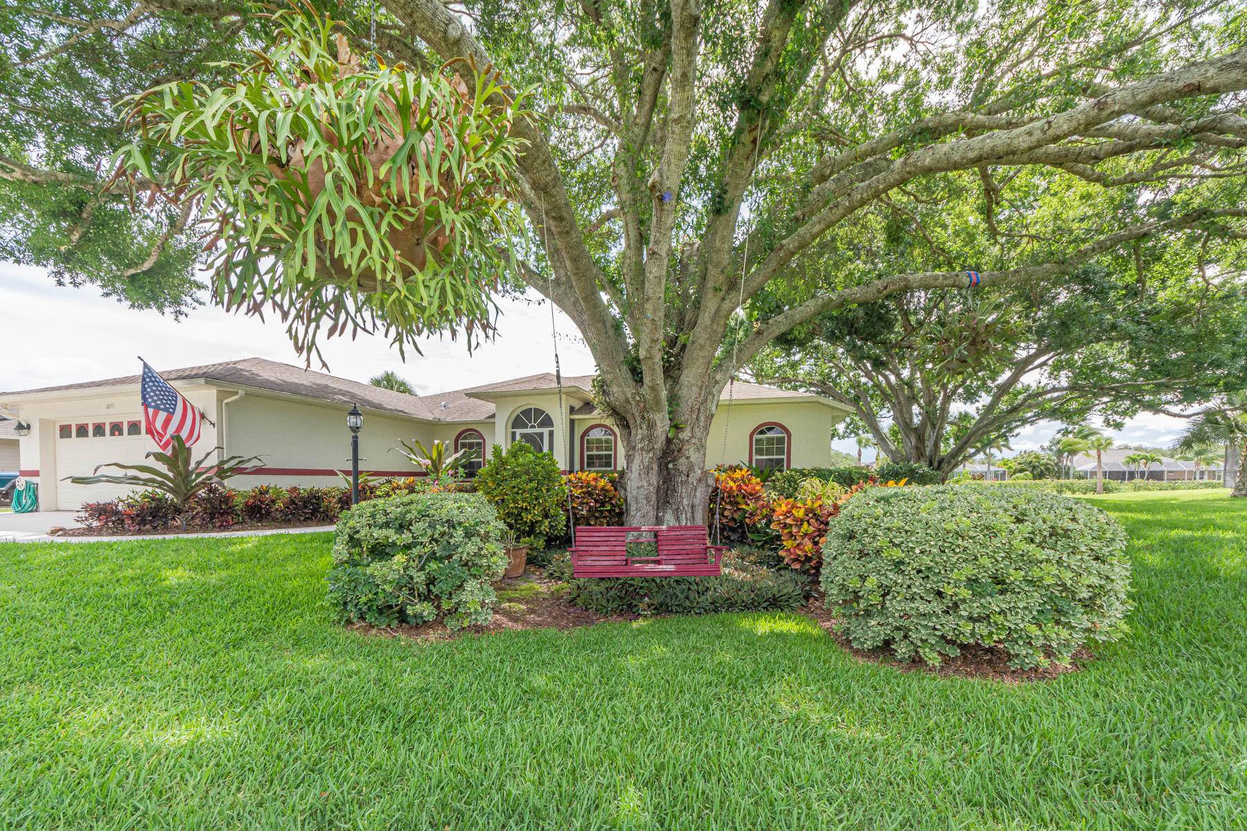 1055 SW 47th AVE, Vero Beach, FL 32968