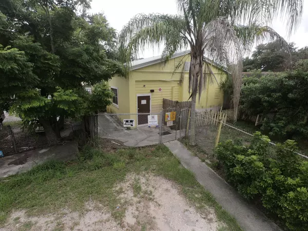 2208 Okeechobee RD, Fort Pierce, FL 34950