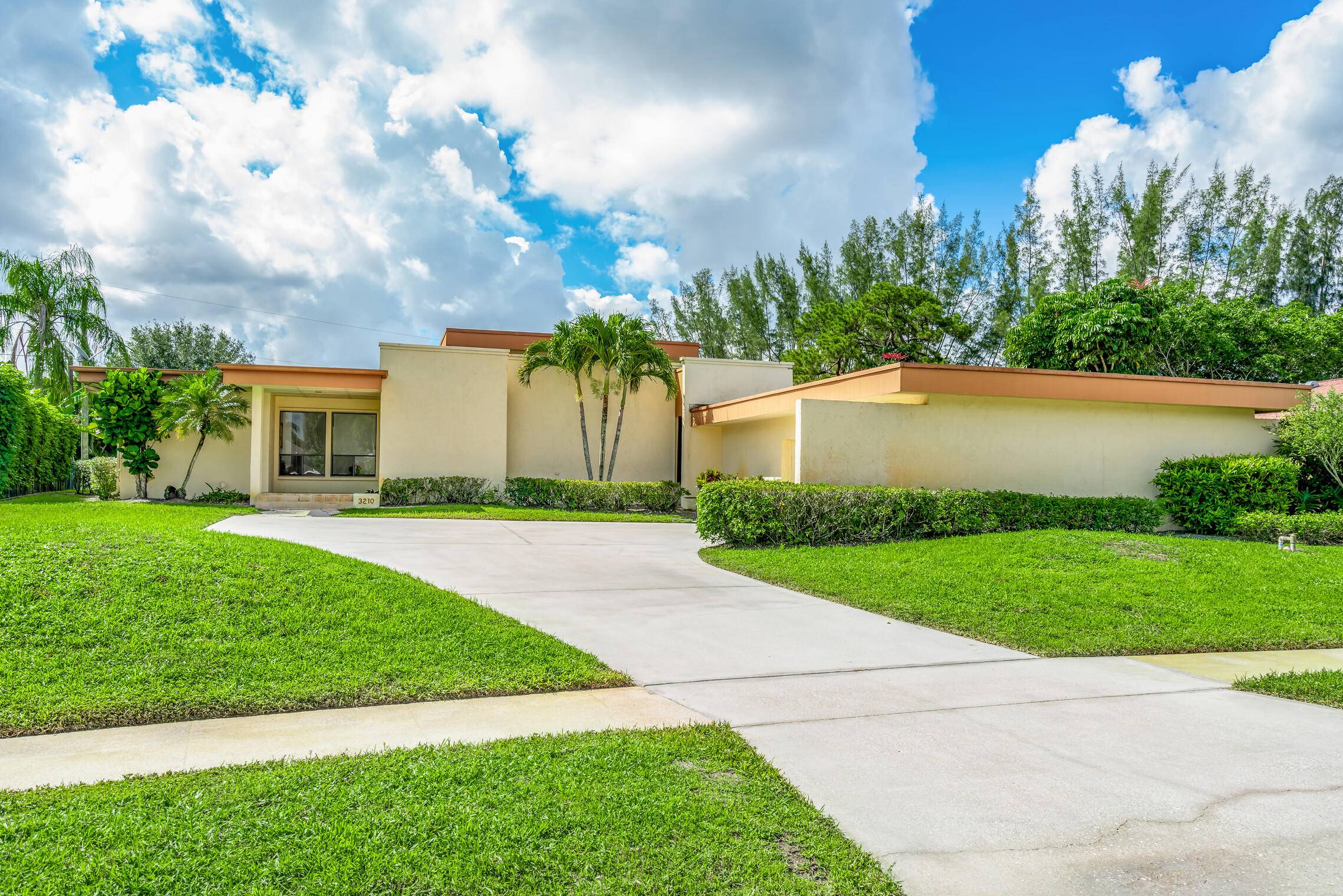 3210 E Medinah CIR, Lake Worth, FL 33467