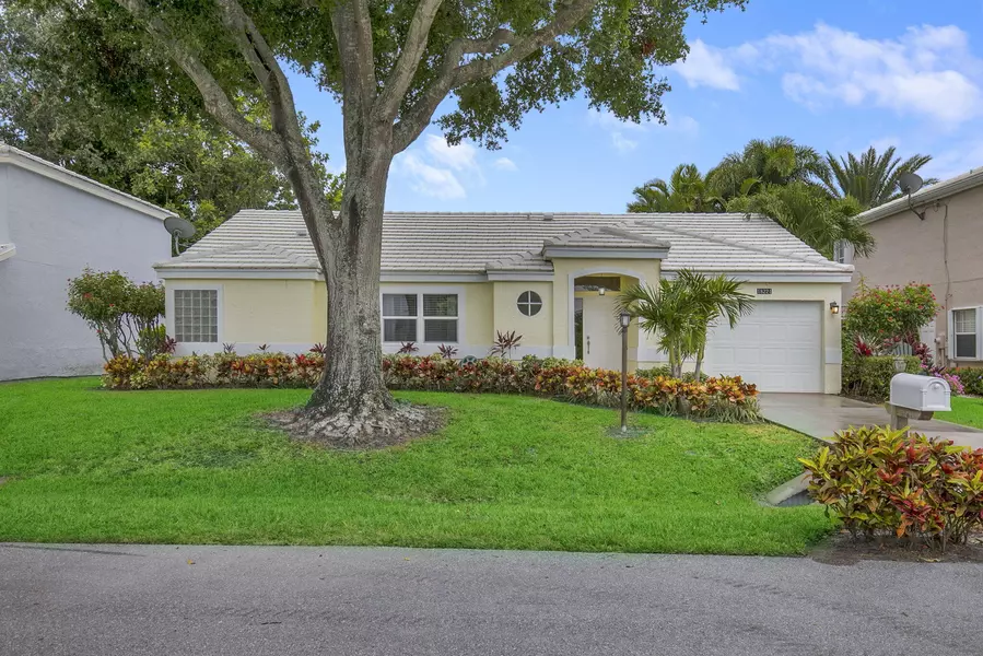 18221 SE Fairview CIR, Tequesta, FL 33469