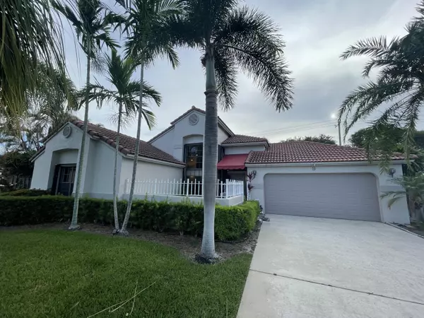 9 Dogwood CIR, Boynton Beach, FL 33436