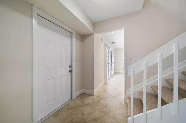 Palm Beach Gardens, FL 33418,390 Prestwick CIR 2