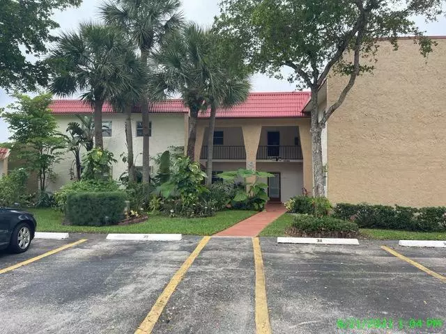 154 Lake Evelyn DR, West Palm Beach, FL 33411