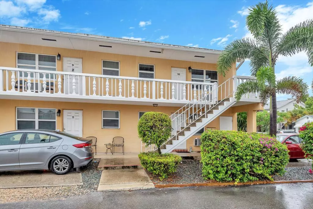 Lake Worth Beach, FL 33460,111 N L ST 10