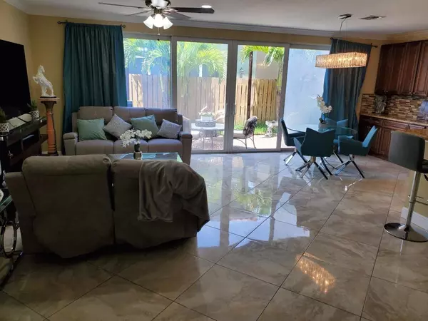 Palm Springs, FL 33461,3317 S Elizabeth PL