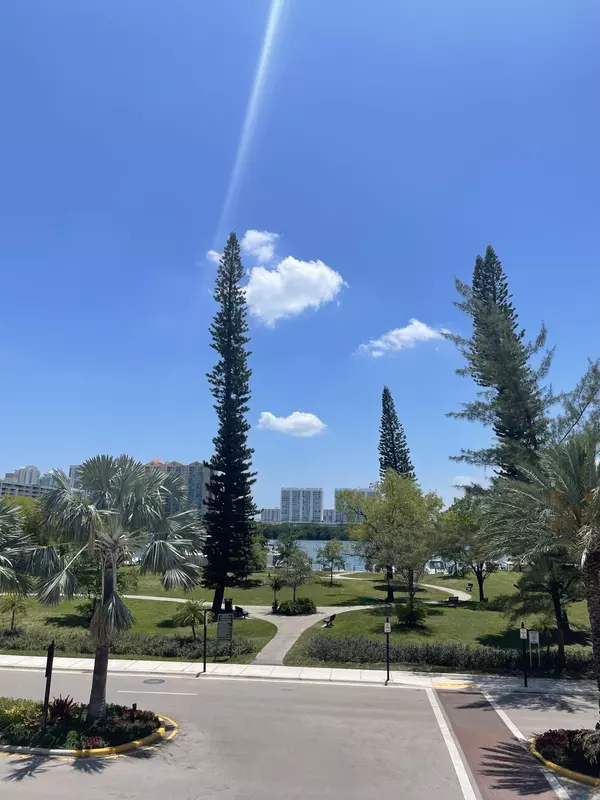 Sunny Isles Beach, FL 33160,301 174th ST 418