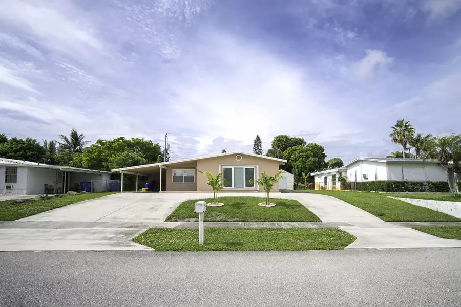 1002 W Broward ST, Lantana, FL 33462