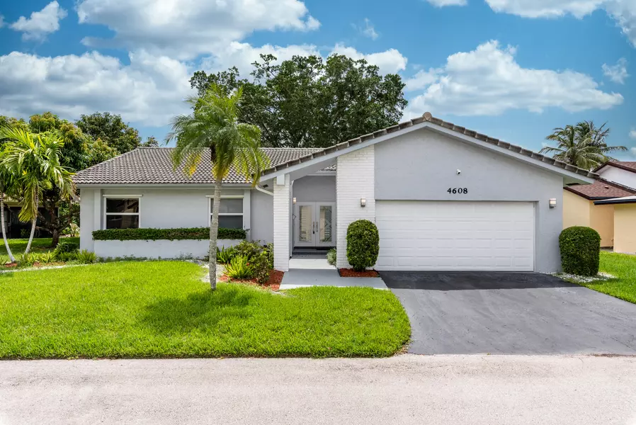 4608 Norfolk Island Pine DR, Tamarac, FL 33319