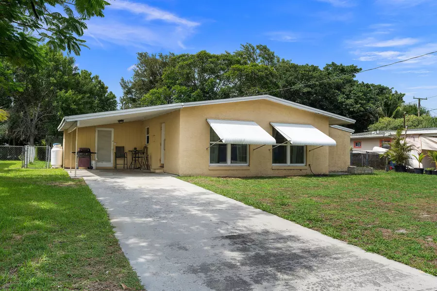 204 Maple AVE, Fort Pierce, FL 34982