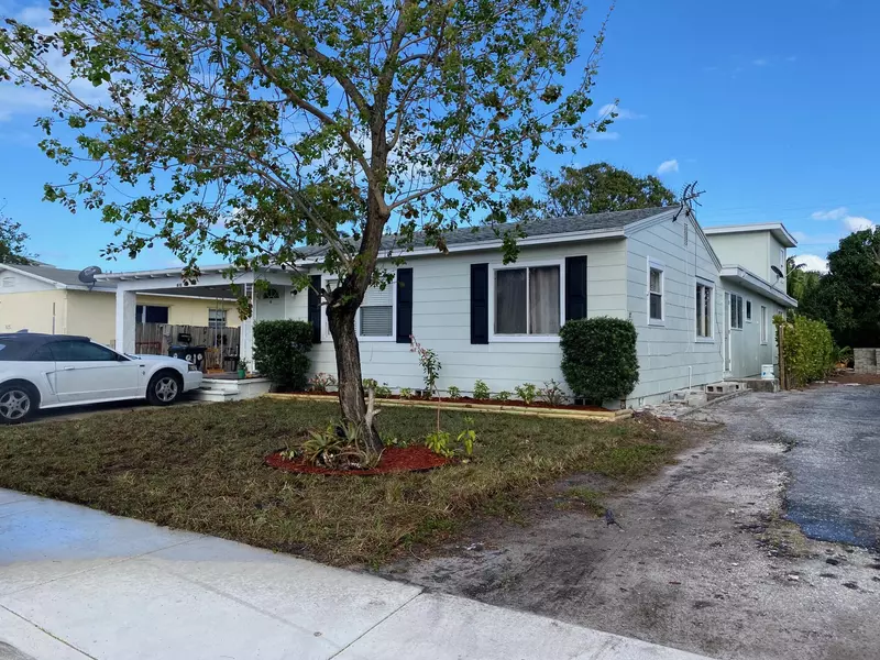 810 N E ST, Lake Worth Beach, FL 33460